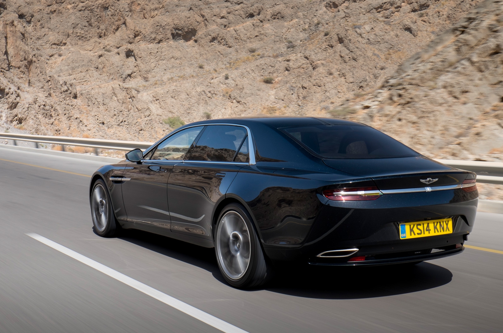 am-lagonda-official-1-9.jpg