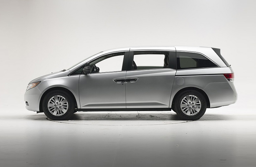 2014_Honda_Odyssey_Studio_Pre_Crash_Image_800-600.jpg