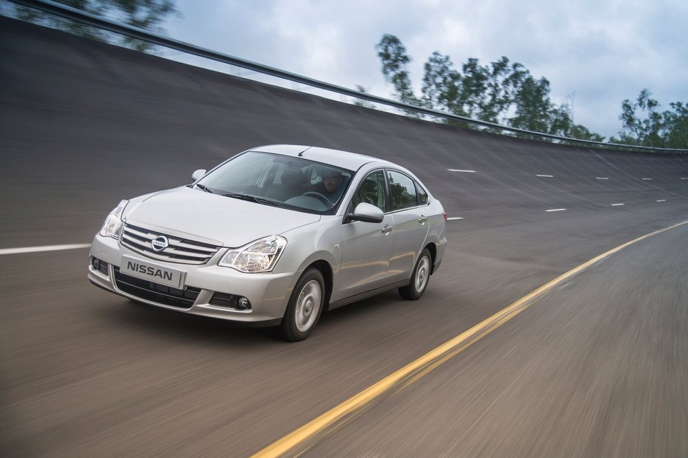 Nissan-Almera_2013_1600x1200_wallpaper_06.jpg