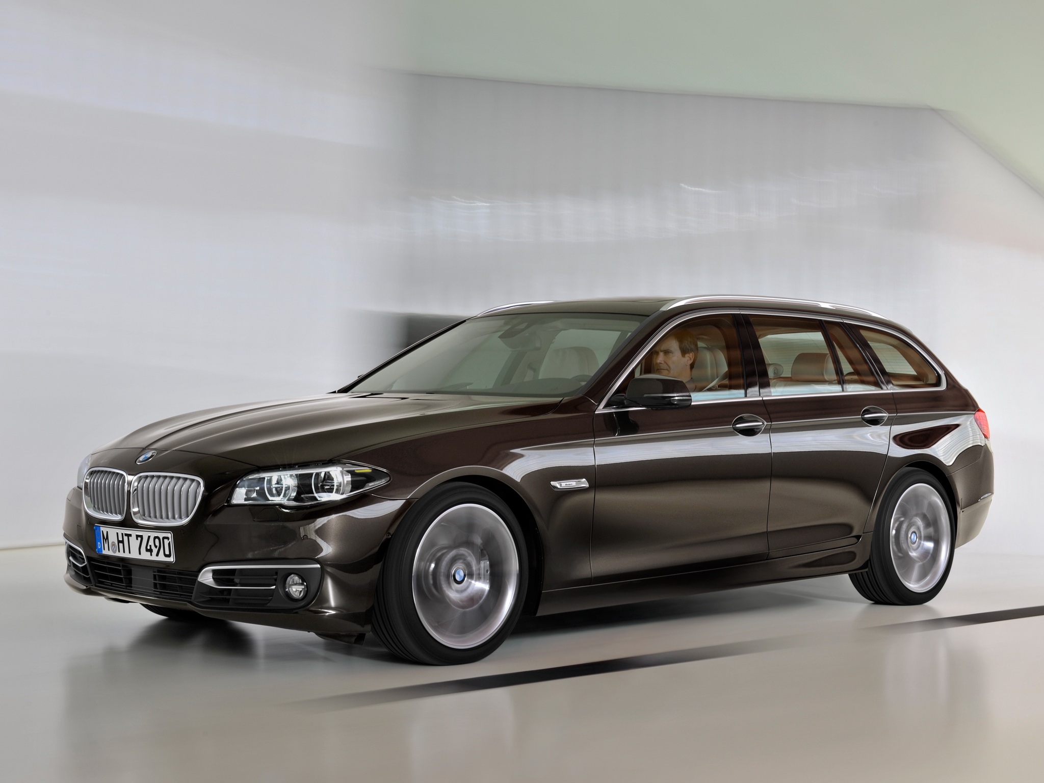 bmw_530d_xdrive_touring_modern_line_1.jpg