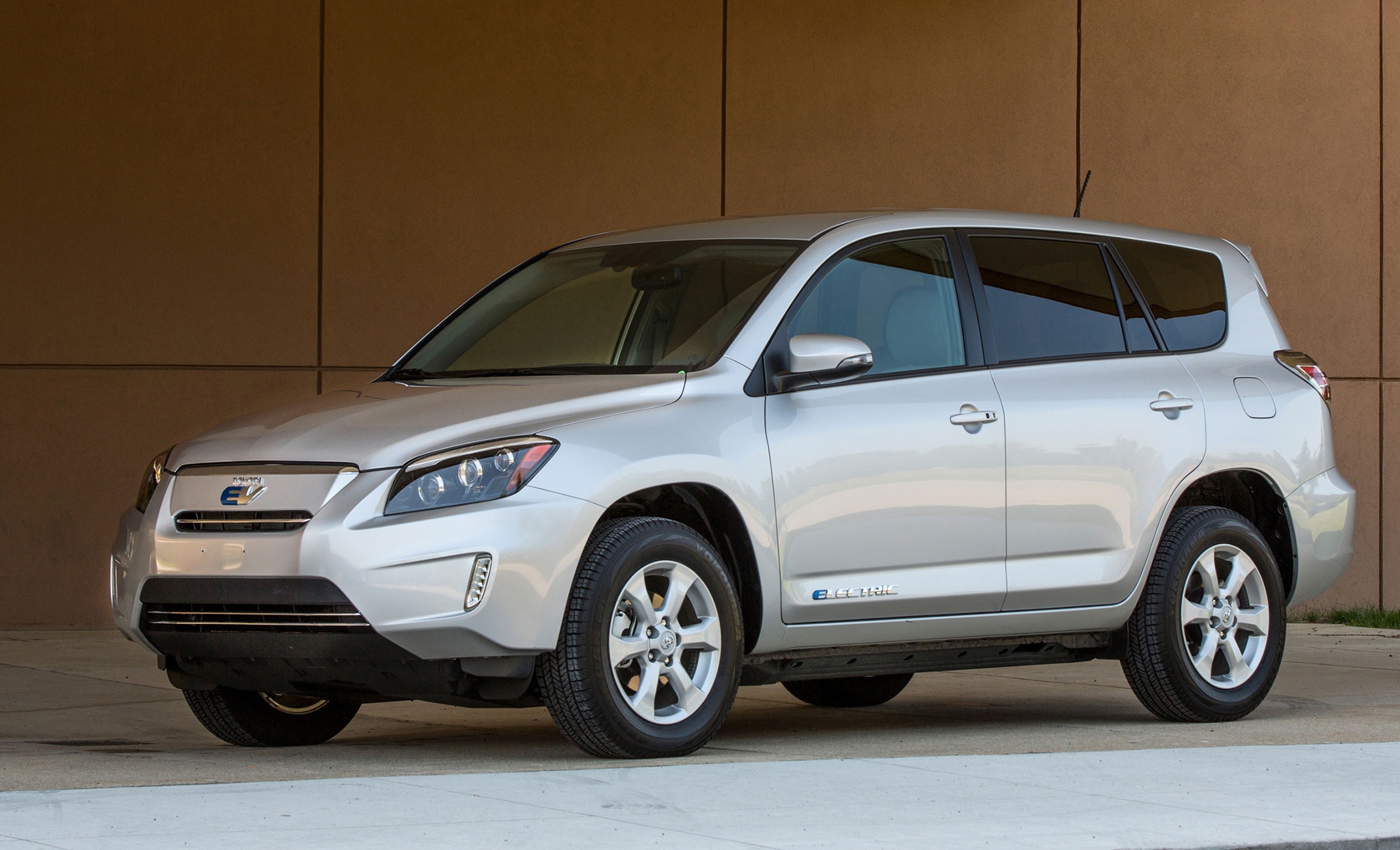 toyota_rav4_ev_1.jpg