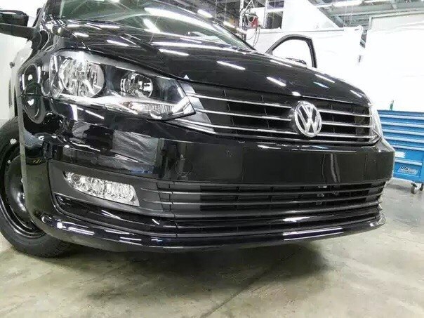 VW-Vento-facelift-grille-spied-undisguised.jpg
