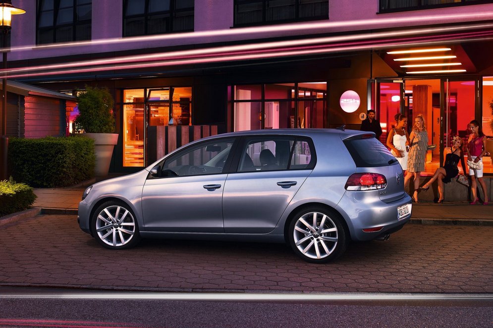 Volkswagen-Golf_2009_1600x1200_wallpaper_52.jpg