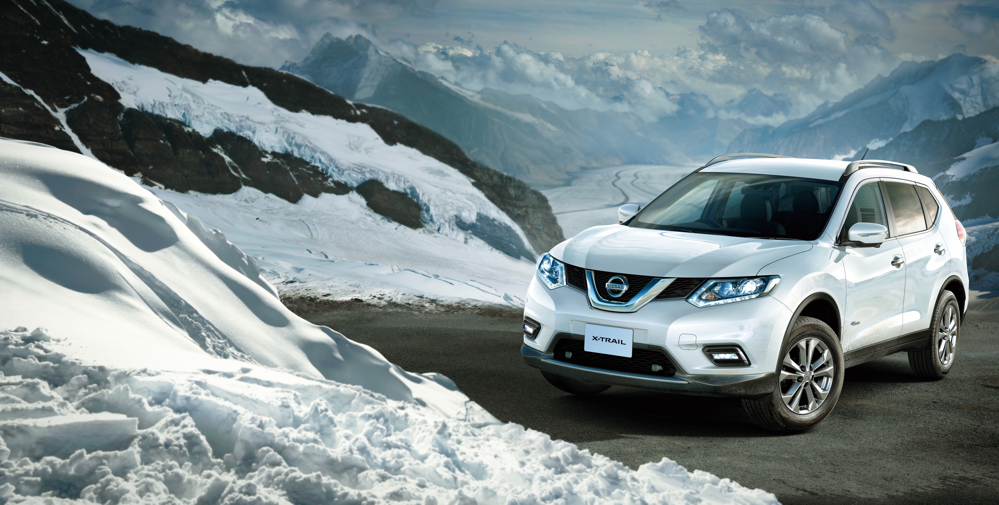 Почему не х трейл. Nissan x Trail t32 Hybrid. Nissan x Trail 2015 белый. Nissan x-Trail t32 2015. Nissan x-Trail t32 белый.