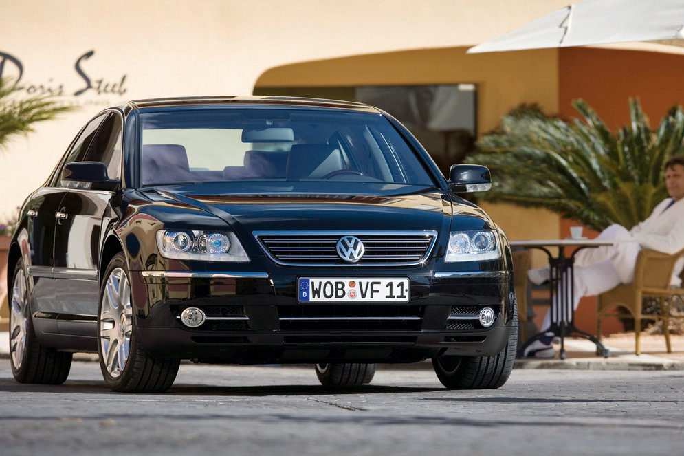 Volkswagen-Phaeton_2008_1600x1200_wallpaper_02.jpg