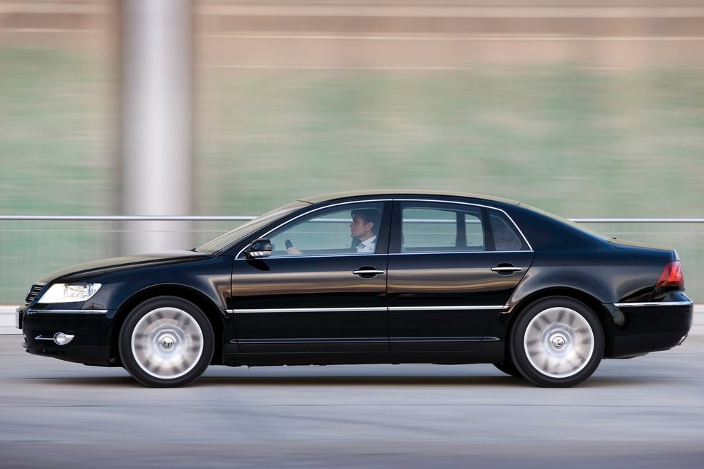 Volkswagen-Phaeton_2008_1600x1200_wallpaper_05.jpg