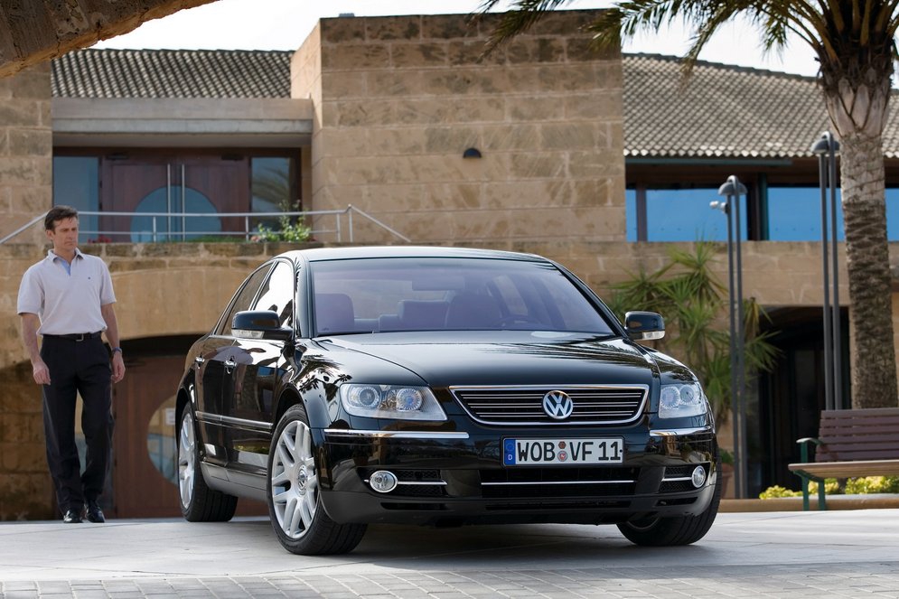 Volkswagen-Phaeton_2008_1600x1200_wallpaper_01.jpg