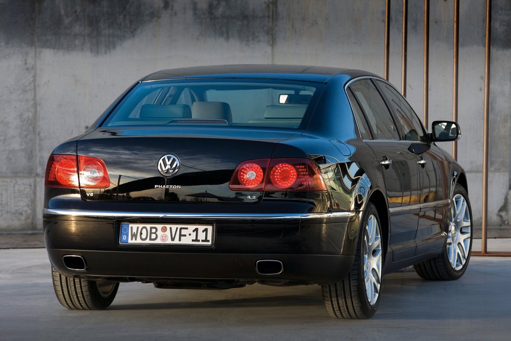 Volkswagen-Phaeton_2008_1600x1200_wallpaper_06.jpg