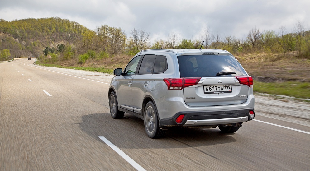 Mitsubishi_Outlander_MY2016_Car_040.jpg