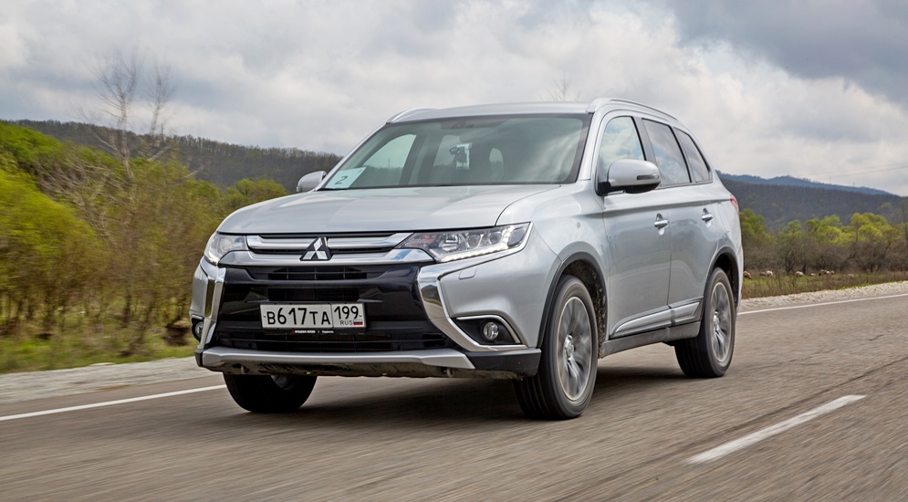 Mitsubishi_Outlander_MY2016_Car_025.jpg