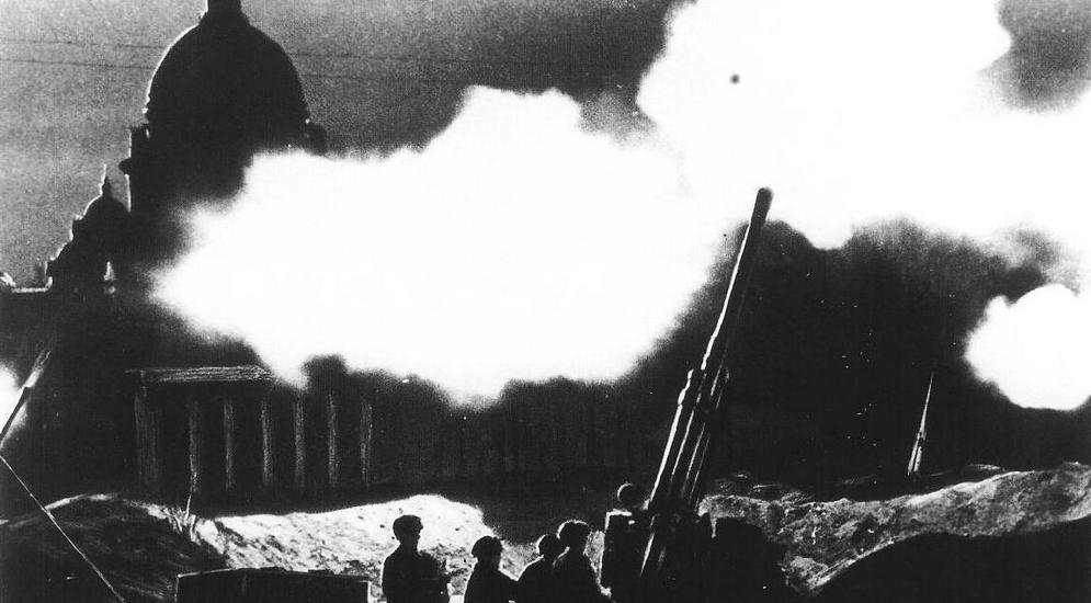 Anti_aircraft_Leningrad_1941.jpg