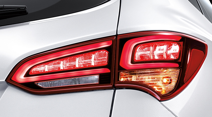 2016-Hyundai-Santa-Fe-facelift-taillight.jpg