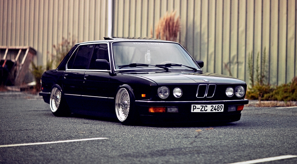 bmw-e28-bagged-air-lift.jpg