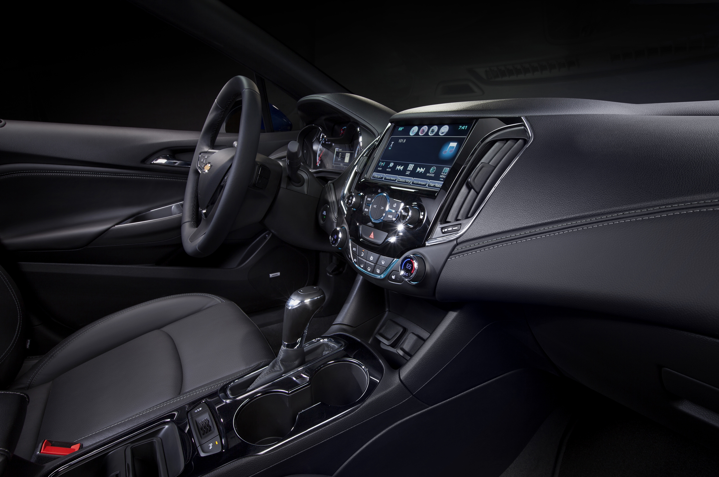 2016-Chevrolet-Cruze-Interior-010.jpg