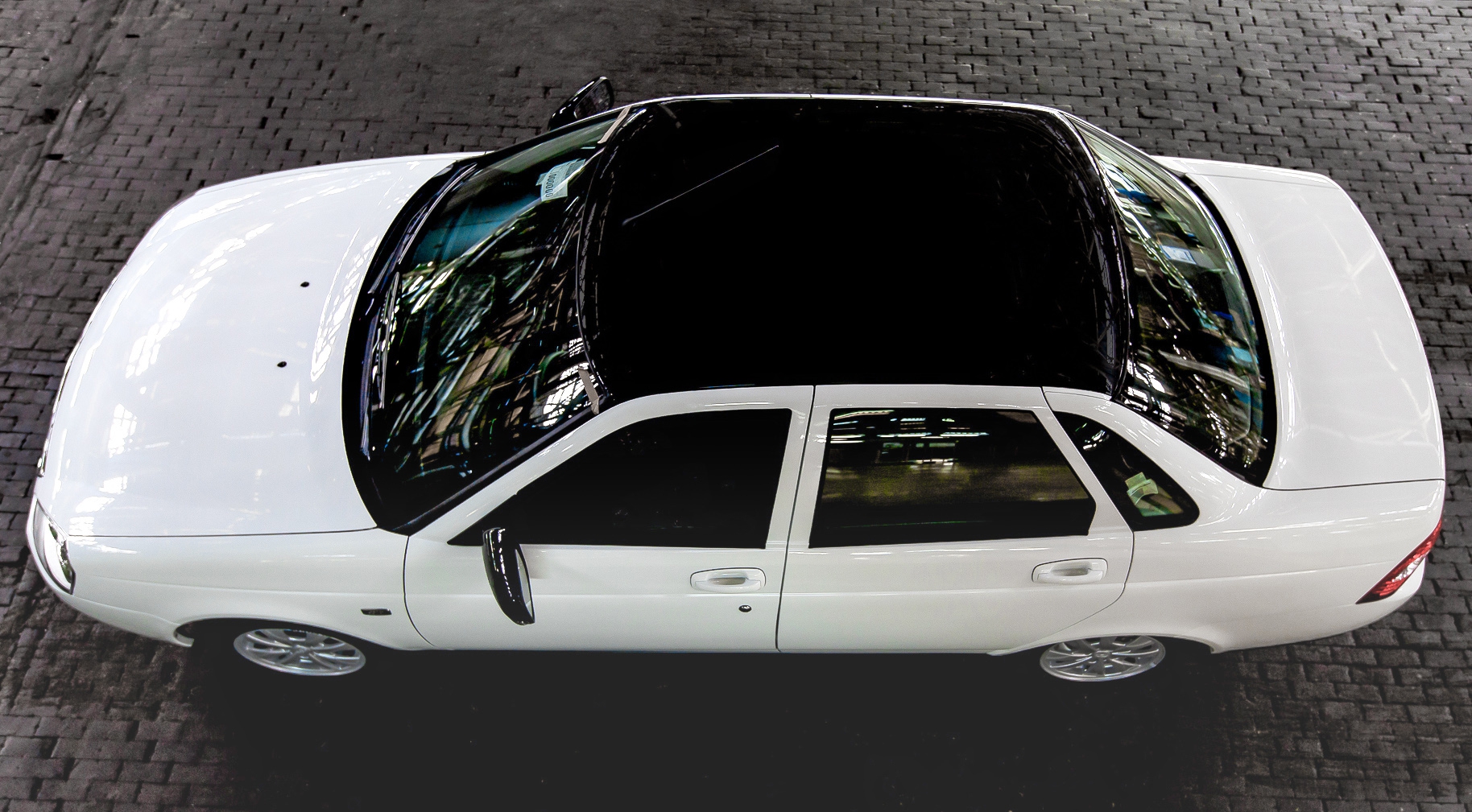 Белая Машина С Черной Крышей Фото