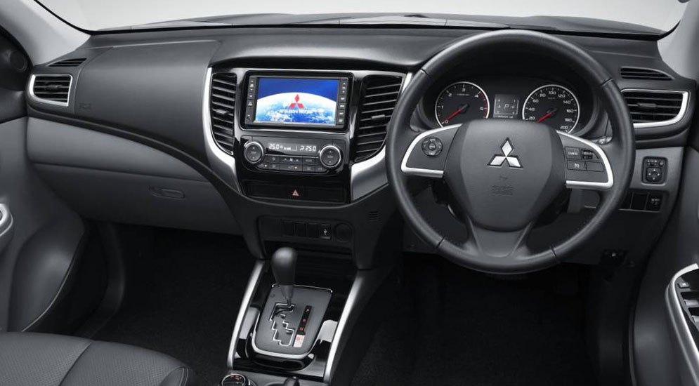 2016-Mitsubishi-Triton-interior.jpg
