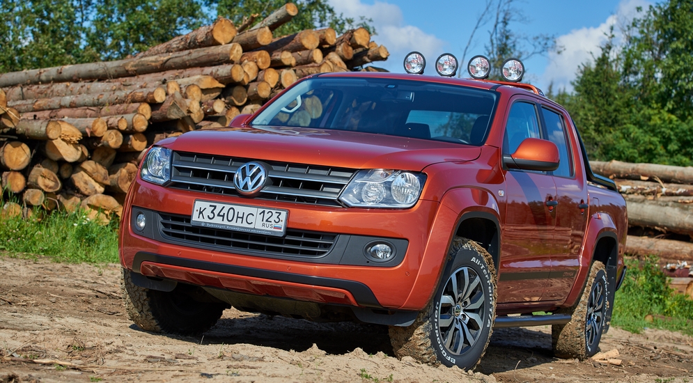 Плейтрак. Amarok Canyon. VW Amarok Canyon 2020. Красный Амарок. Оранжевый Амарок каньон.