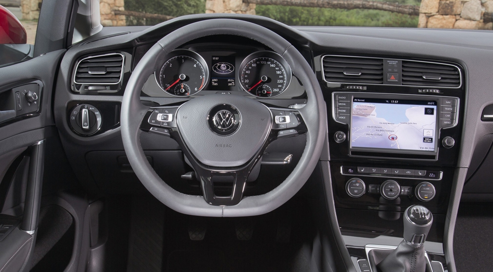 volkswagen_golf_2.0_tdi_bluemotion_5-door_8.jpg