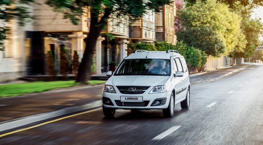 lada_largus_7_seat_motion_004.jpg