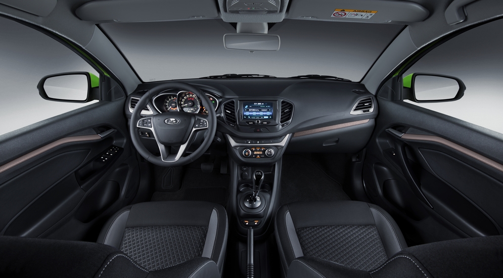 lada_vesta_lime_interior_011.jpg