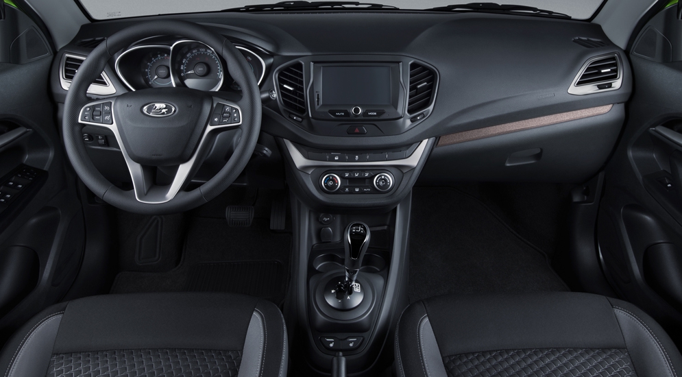 lada_vesta_lime_interior_010.jpg