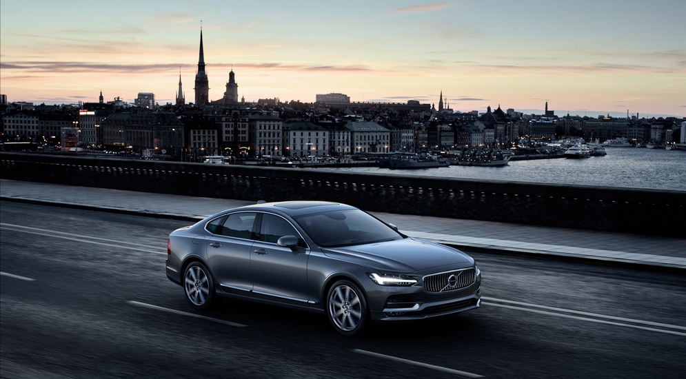 170196_Location_Front_Quarter_Volvo_S90_Osmium_Grey.jpg