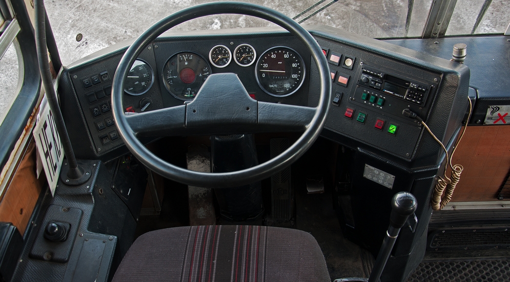 Панель управление автобуса. Ikarus 250 кабина. Икарус 250 салон водителя. Икарус 250.59 салон. Икарус 256 кабина.
