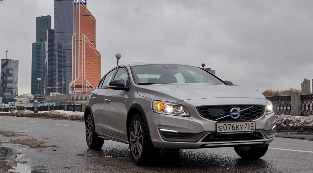 Volvo_S_60_CC_015.jpg