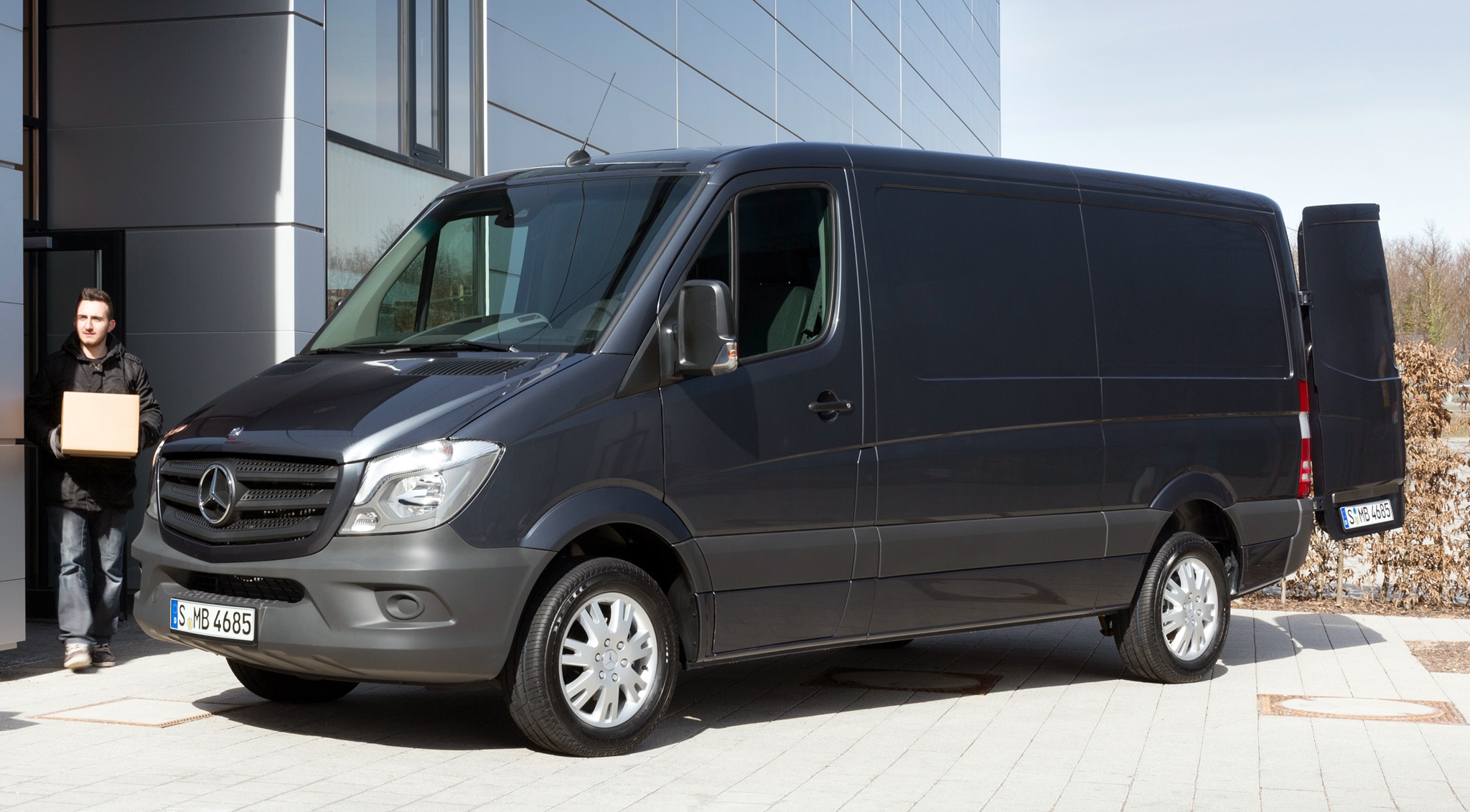 mercedes-benz_sprinter_van_2.jpg