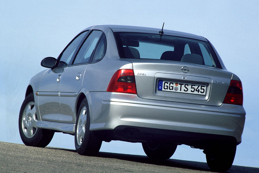 opel_vectra_sedan_21.jpg