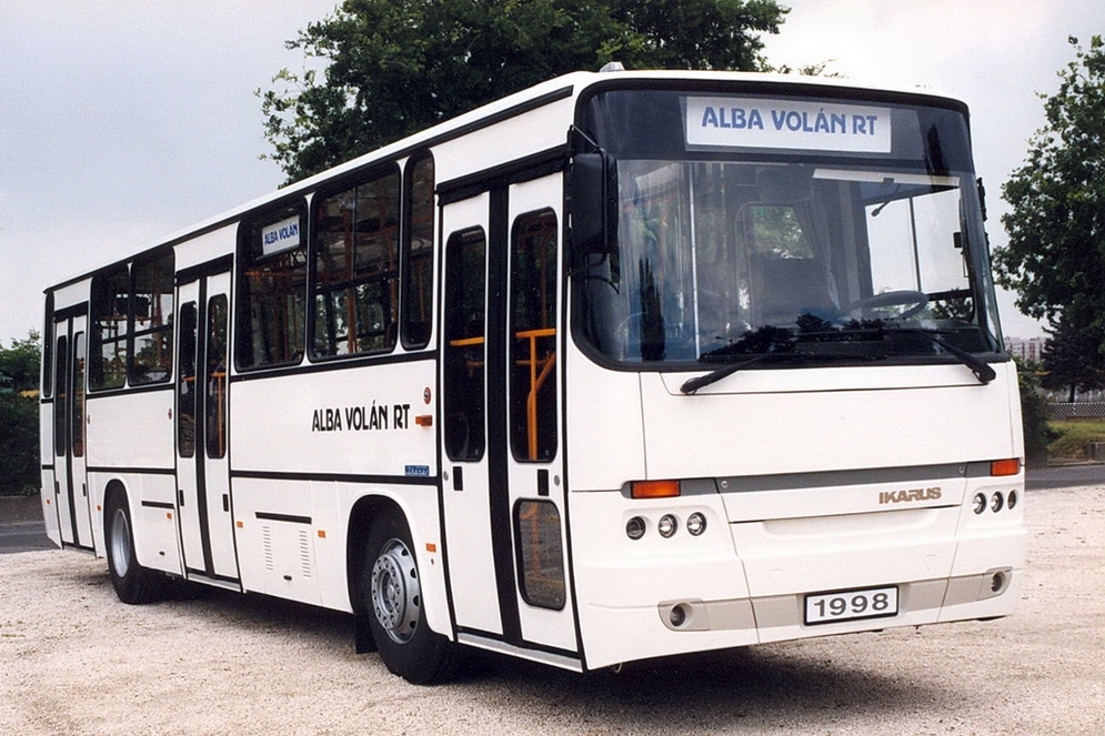 ikarus_c63_1.jpg