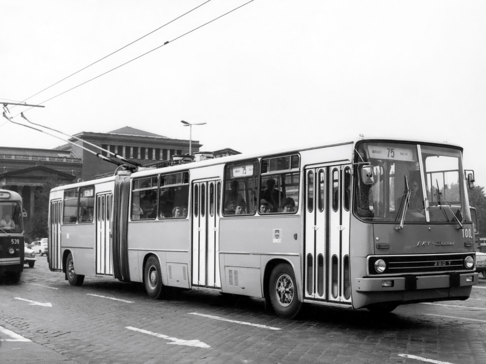 ikarus_280t_5.jpg