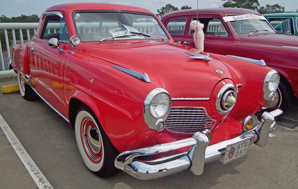 1951_Studebaker_Champion_Starlight_coupe_(12404302195).jpg