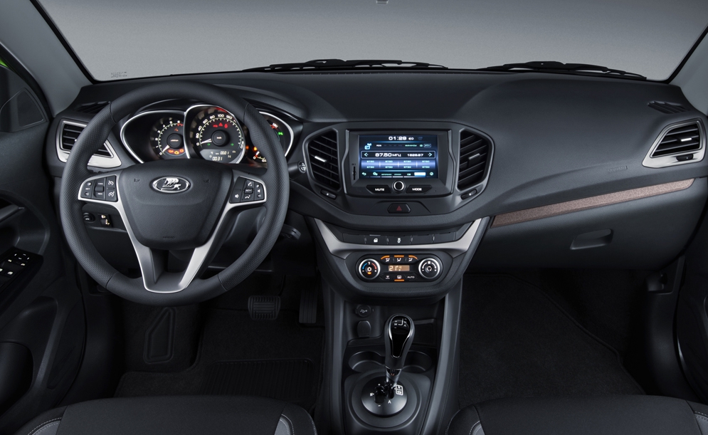 lada_vesta_lime_interior_011.jpg