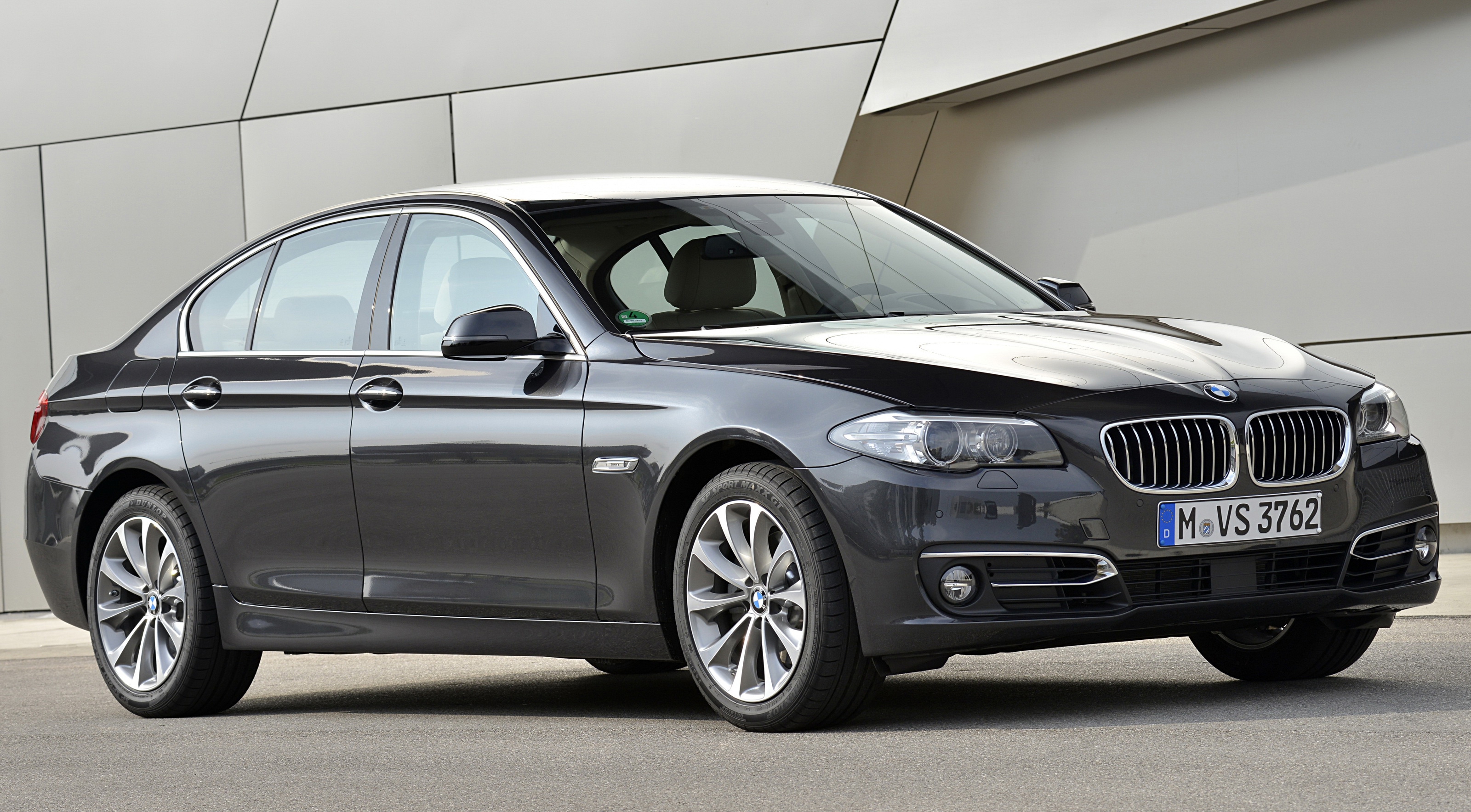 bmw_518d_sedan_luxury_line_25.jpg