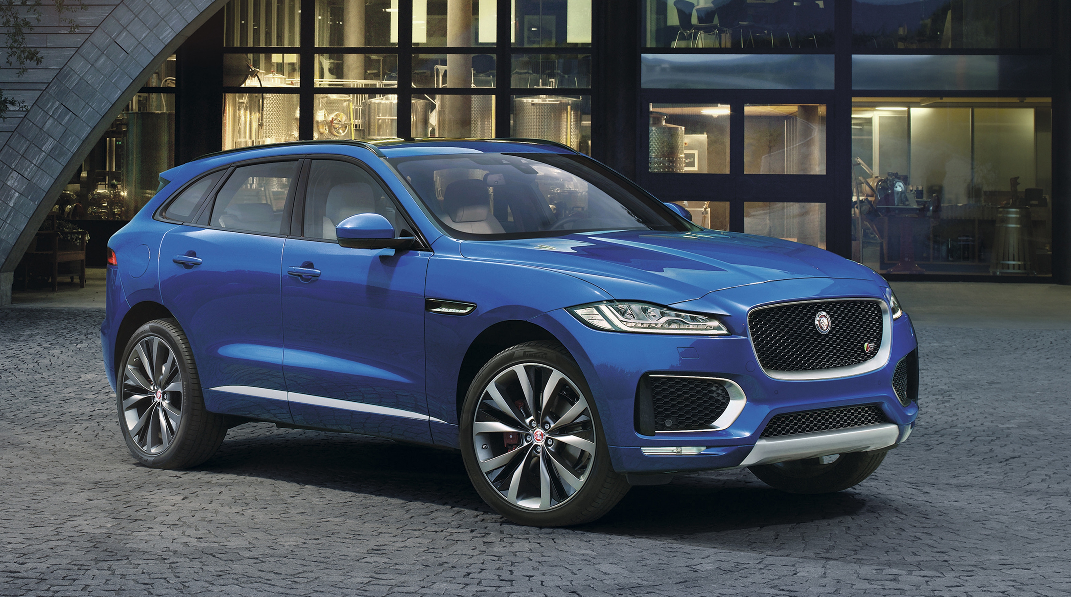 jaguar_f-pace_s_14.jpg