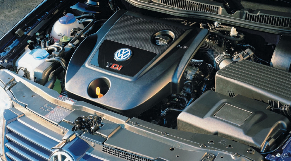 Volkswagen bora двигатель. Volkswagen Sharan 1.9 TDI подкапотное. 1.9 TDI Bora под капотом. Гольф 4 подкапотное пространство 1.9 TDI PD. VW Sharan 1.9 TDI подкапотное пространство.