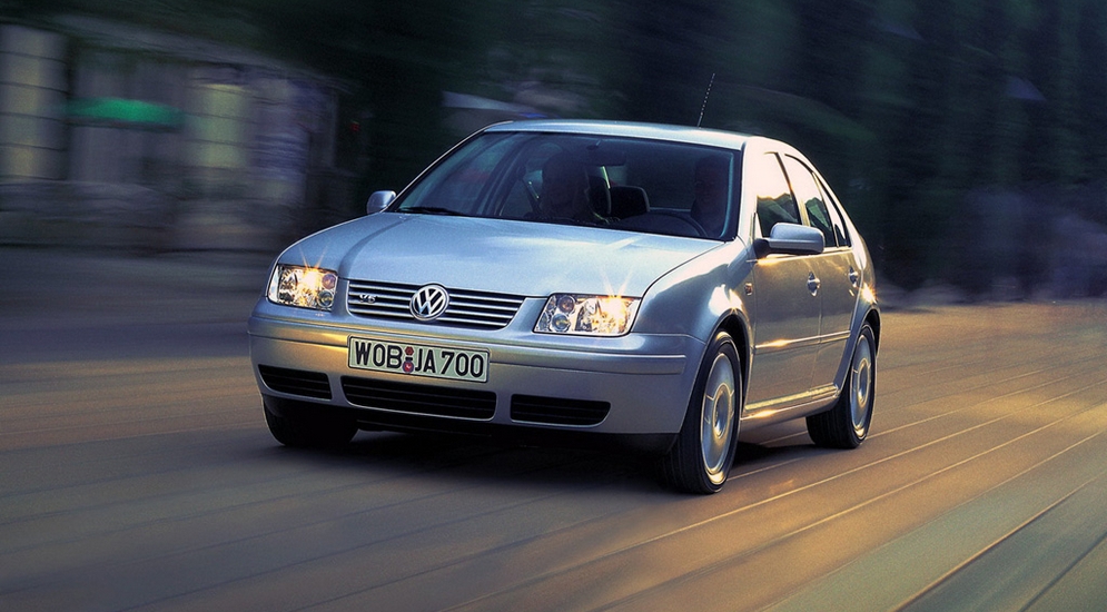 Volkswagen Bora V5 '1998–2001.jpeg