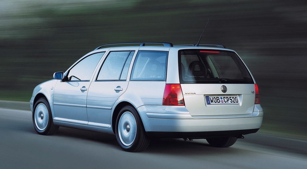 Volkswagen Bora Variant '1999–2004.jpg