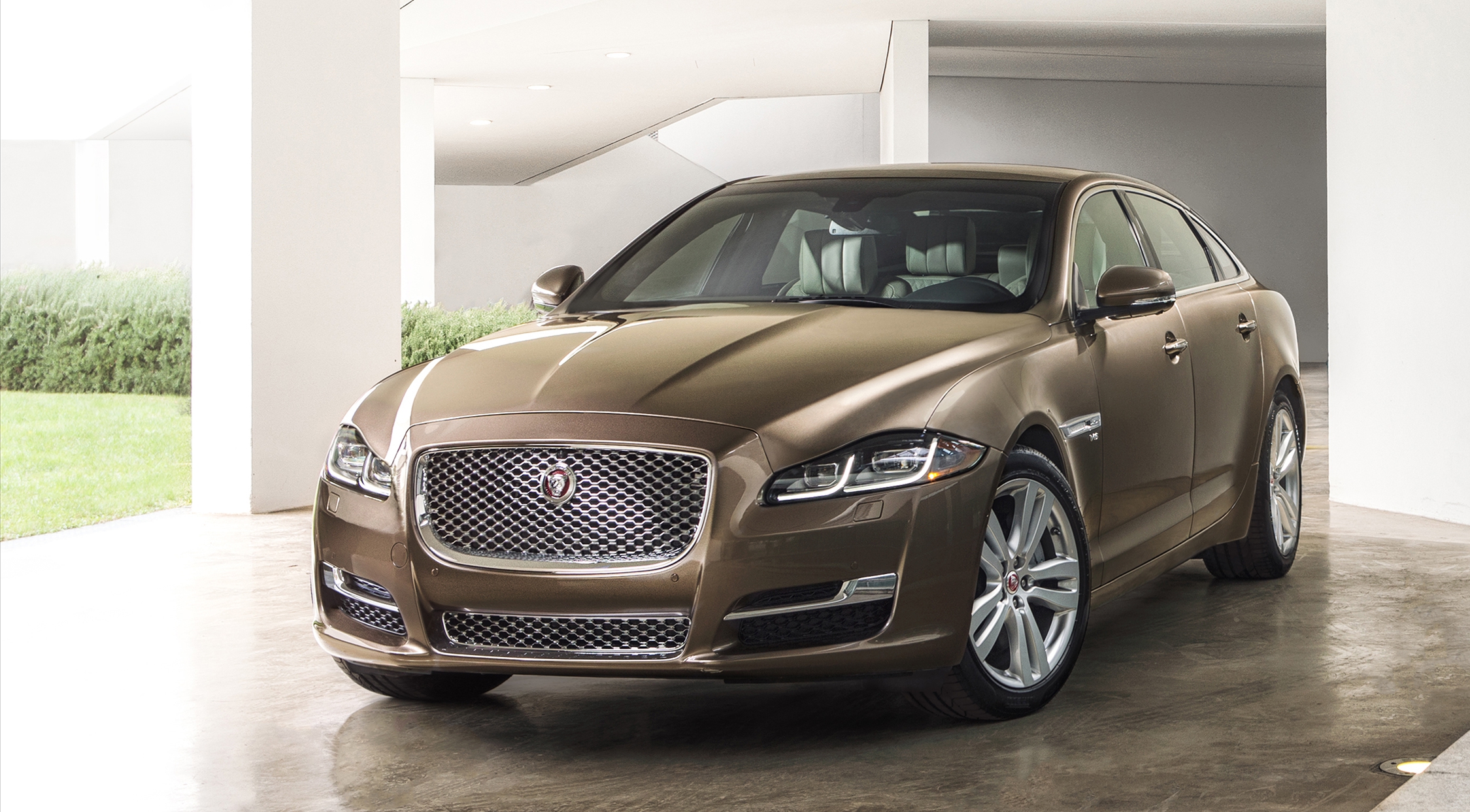 jaguar_xj_portfolio_2.jpeg