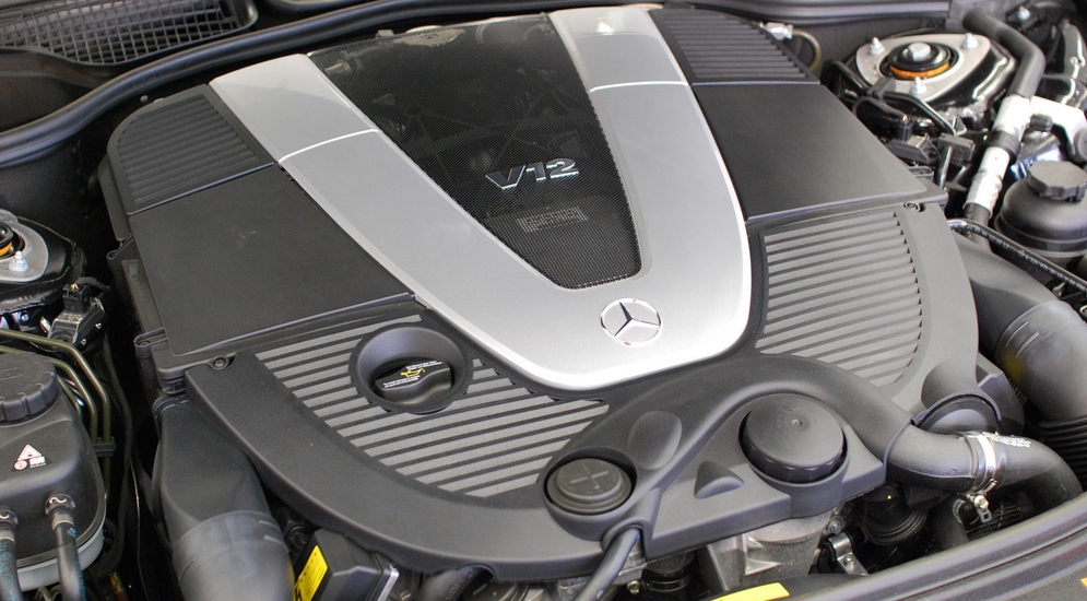 Mercedes-Benz_M275_Engine.jpg