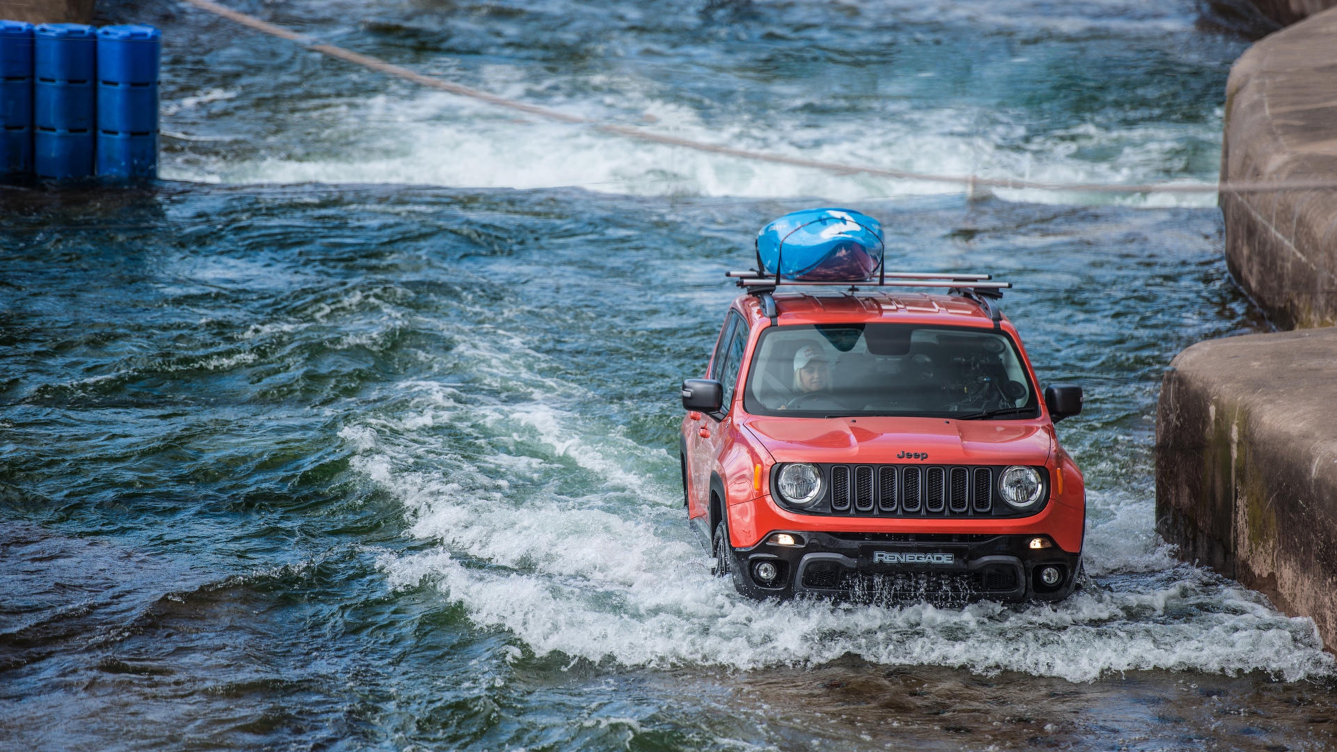 jeep-renegade-drives-white-water-rafting-course (1).jpg